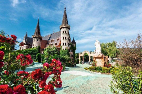 The Castle of Ravadinovo