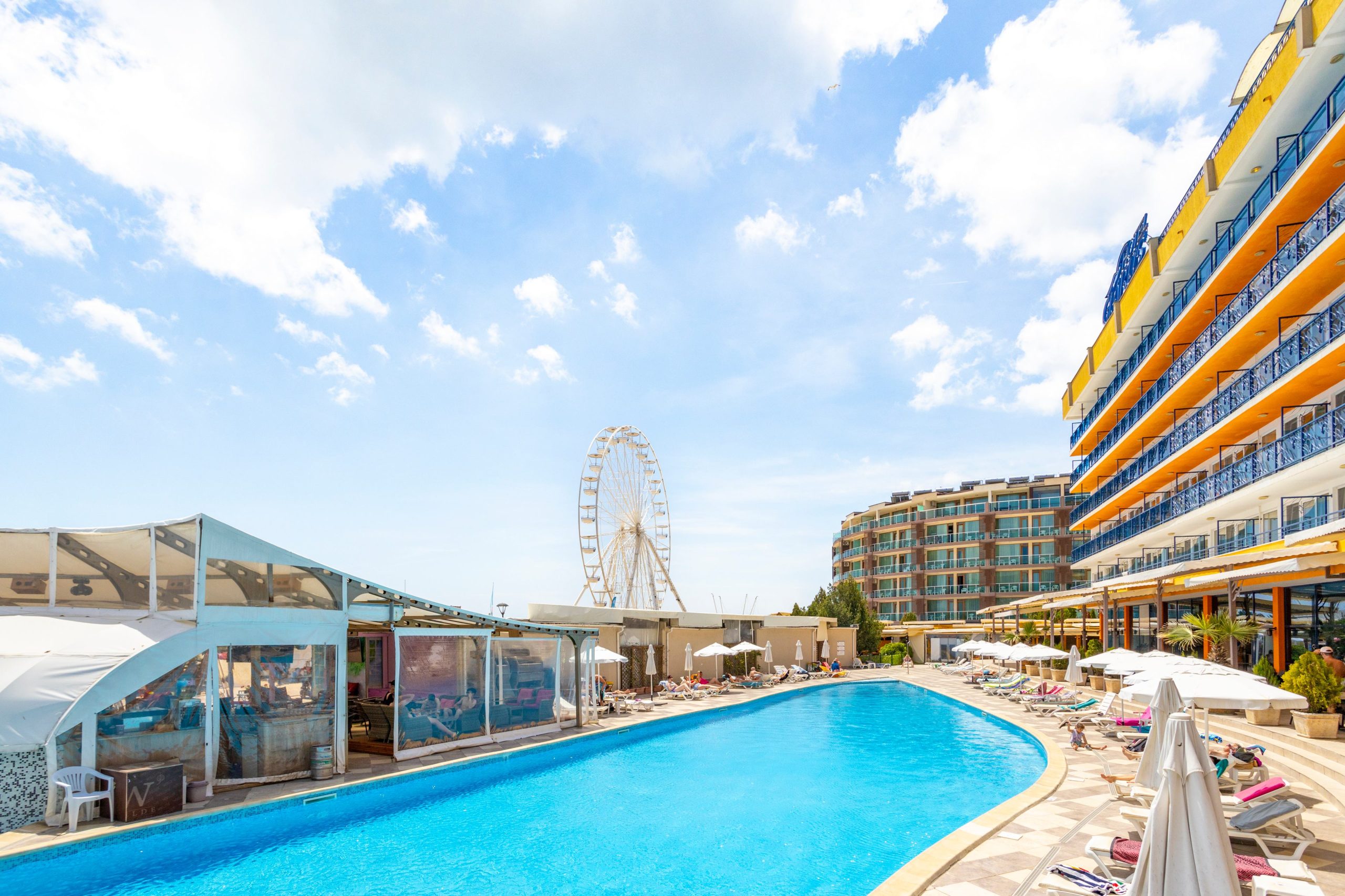 Glarus Beach Hotel pool and exterior