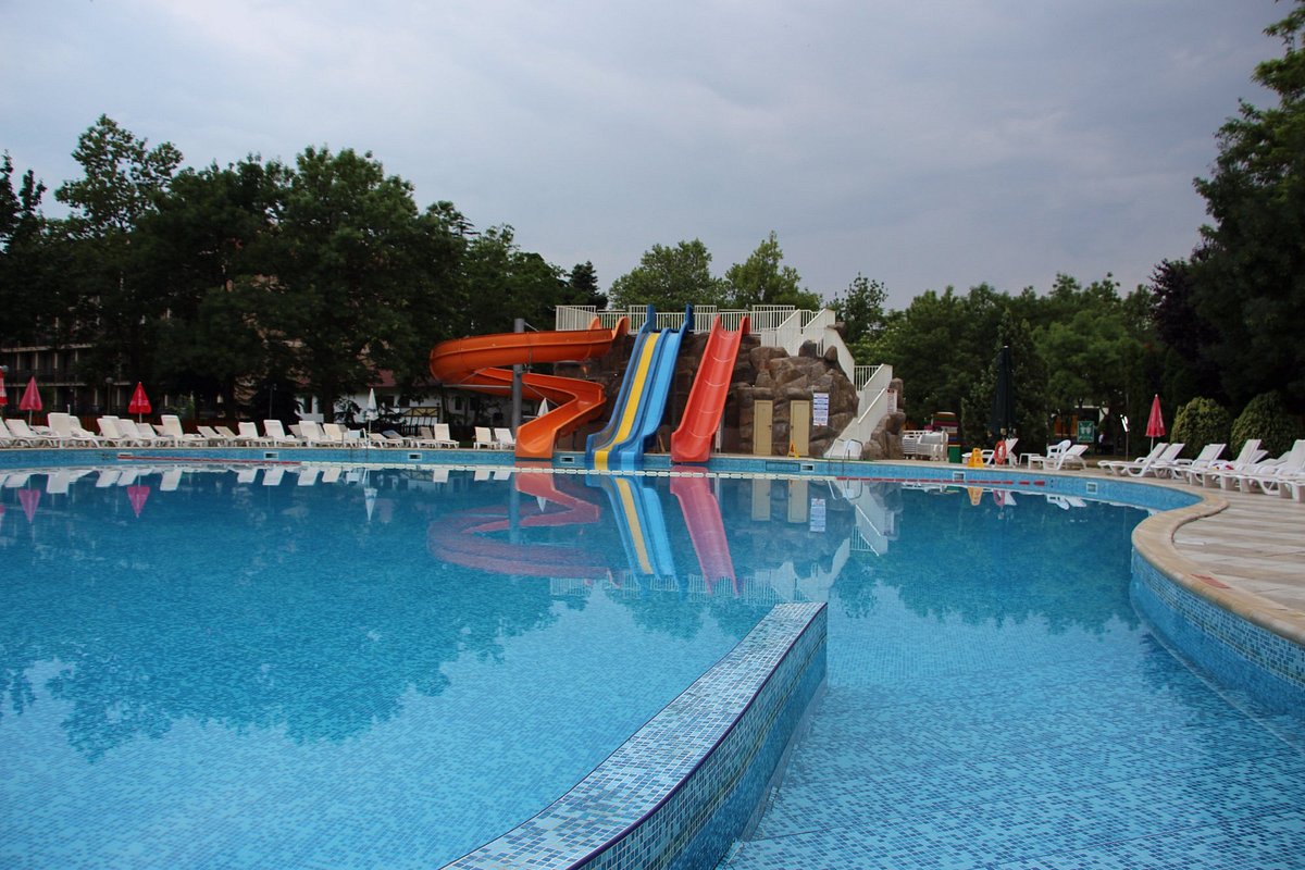 Hotel Iskar swimming pool and water slides