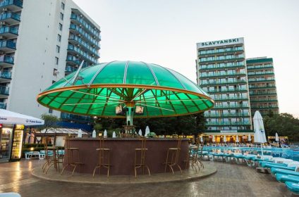 Hotel Slavyanski exterior and pool bar
